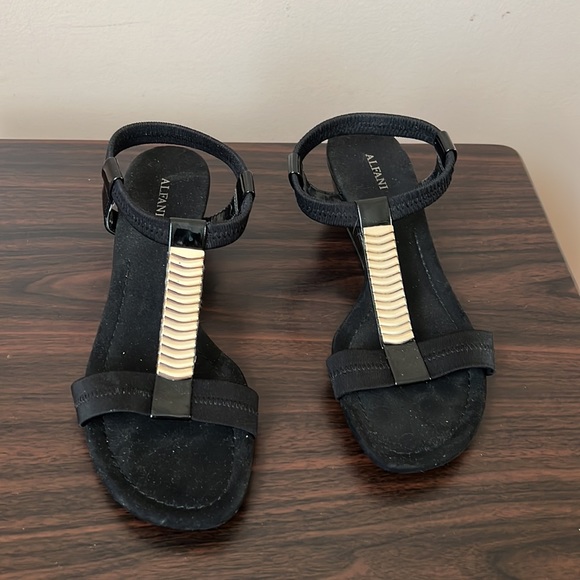 Alfani Minimalist Style Sandals Size 9 - Picture 3 of 11